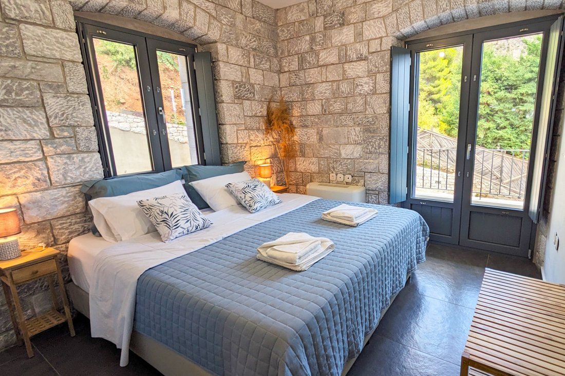 ad_kyziridi_madwall_ei (6).jpg