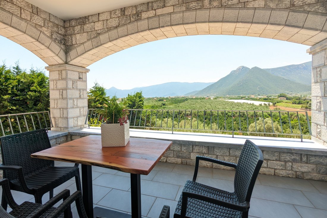 ad_kyziridi_madwall_ei (5).jpg