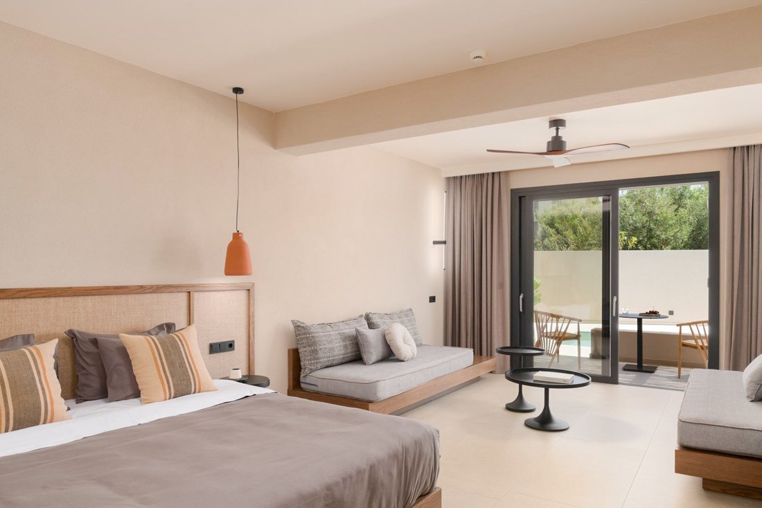 ig_zk_kymani_swimup_4p_ei (2).jpg