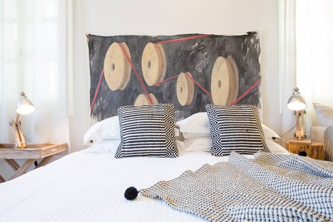 ig_ar_amymonesuites_deluxe_suite_ei (4).jpg