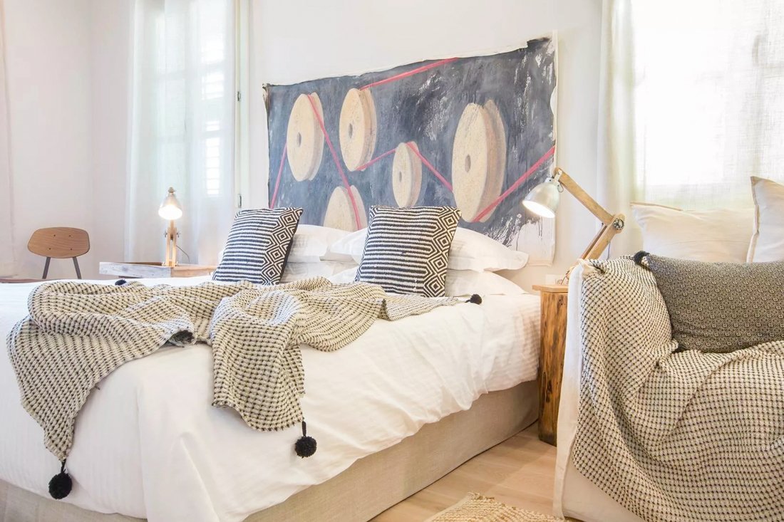 ig_ar_amymonesuites_deluxe_suite_ei (20).jpg