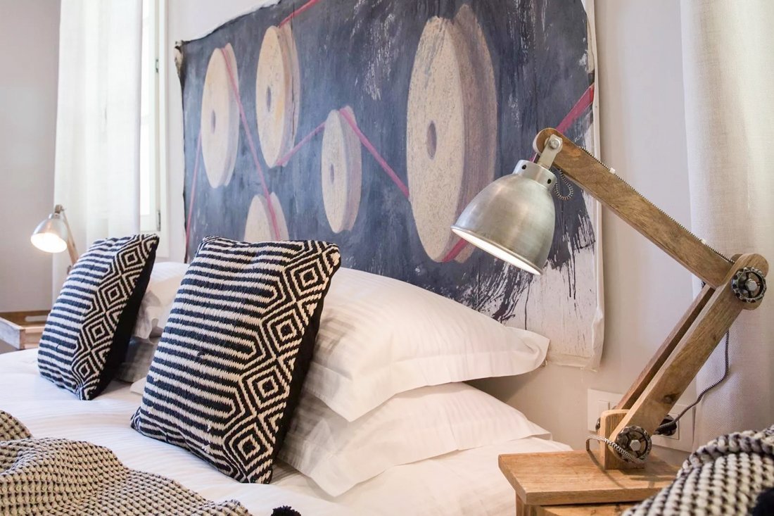 ig_ar_amymonesuites_deluxe_suite_ei (14).jpg