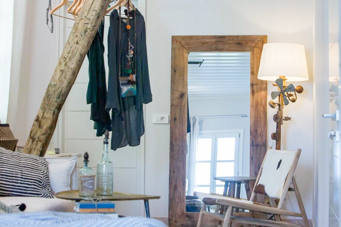 ig_ar_amymonesuites_deluxe_suite_ei (7).jpg