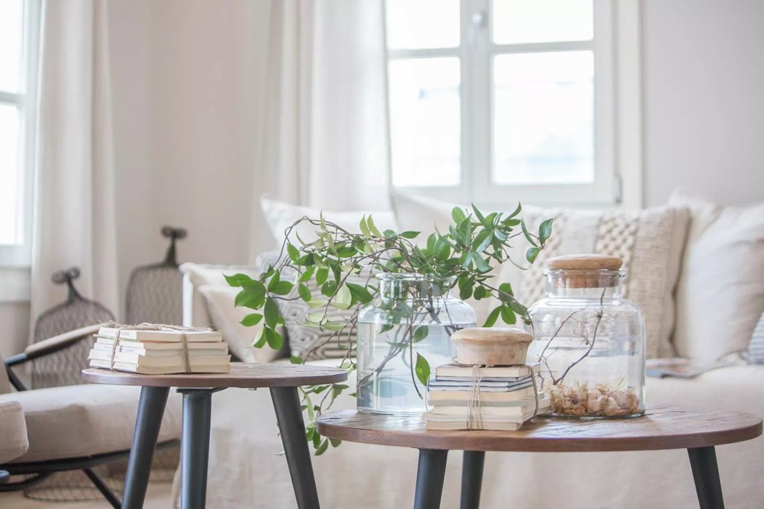 ig_ar_amymonesuites_queensuite_ei (1).jpg