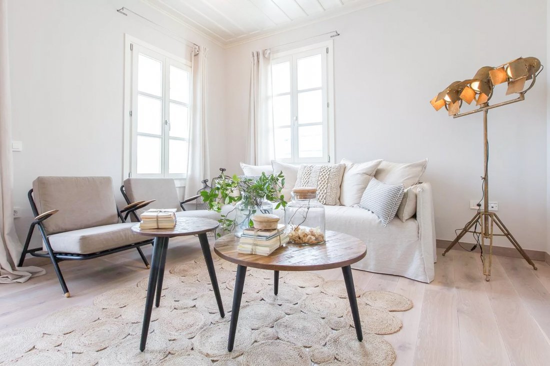 ig_ar_amymonesuites_queensuite_ei (7).jpg