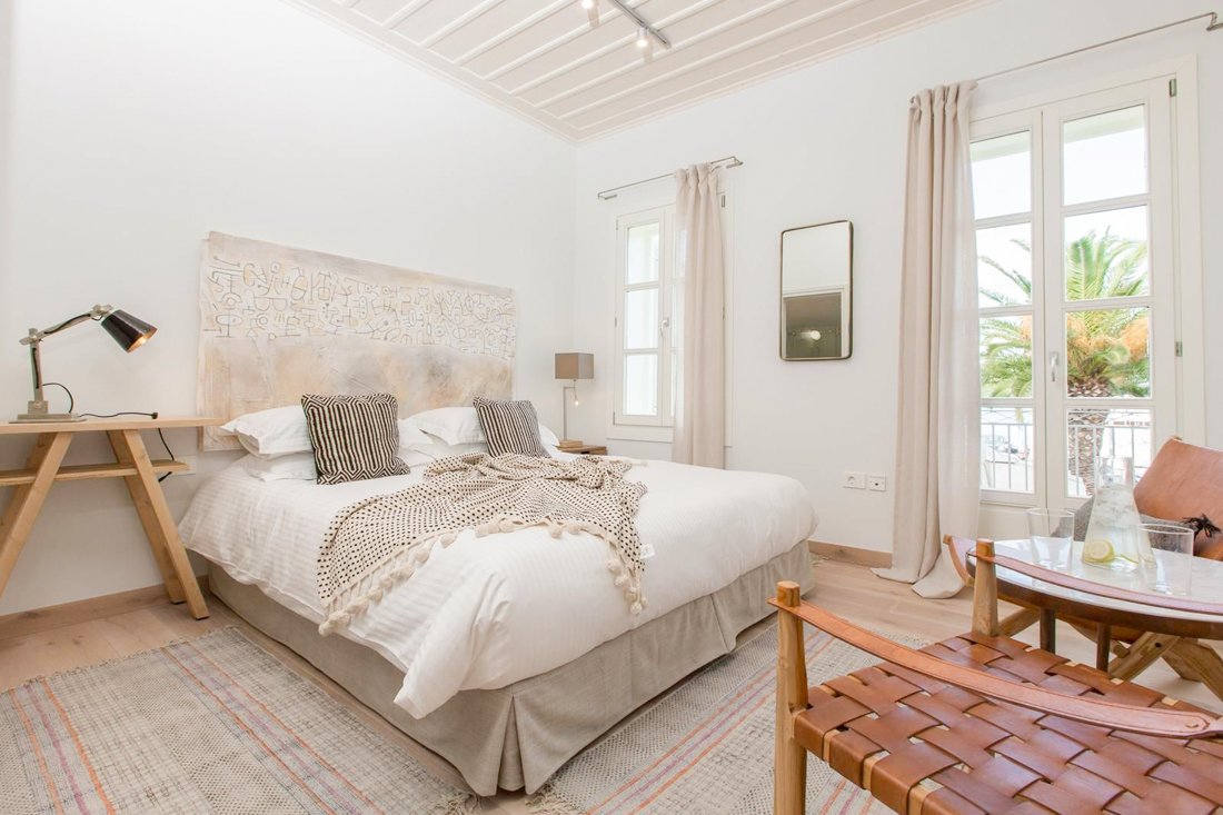 ig_ar_amymonesuites_superiordeluxe_ei (2).jpg