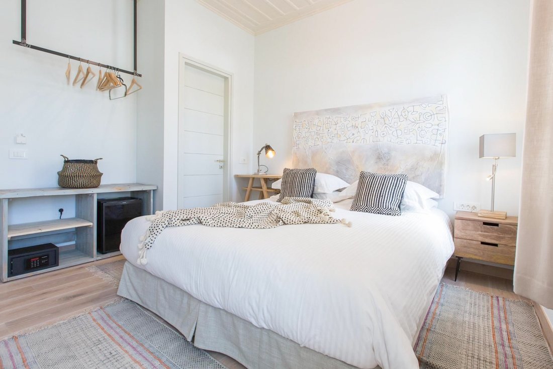 ig_ar_amymonesuites_superiordeluxe_ei (5).jpg