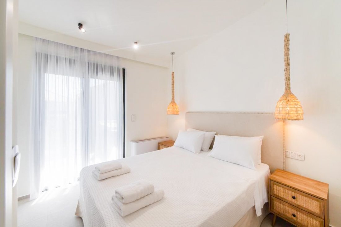 ig_lf_pnoe_deluxe_book_ei (2).jpg