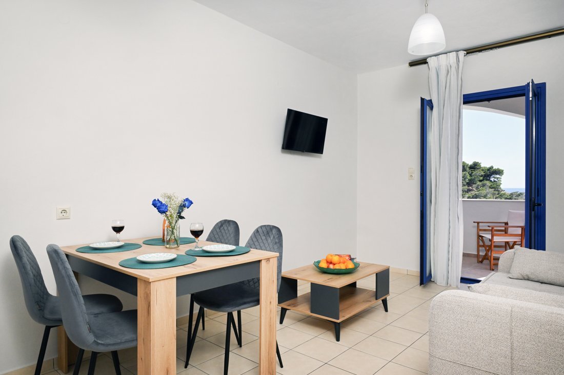 sfakian horizon room 13 (1).jpg