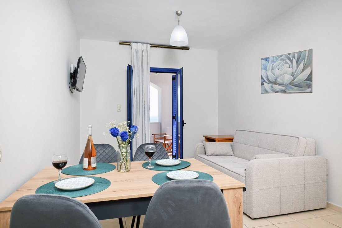 sfakian horizon room 13 (2).jpg