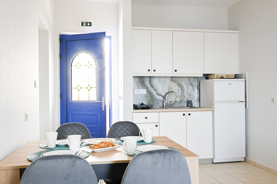 sfakian horizon room 14 (2).jpg