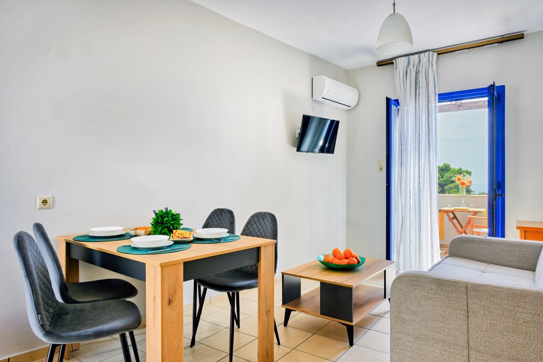 sfakian horizon room 18 (1).jpg