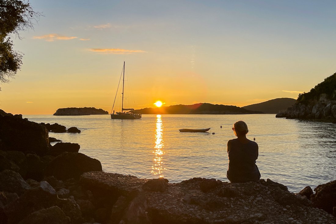 25003653_ep_sunset syvota_25_fw.jpg