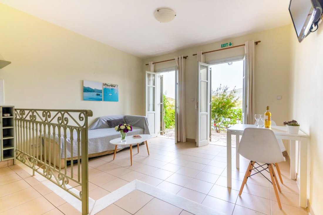 omirikon_bg_ei (6).jpg