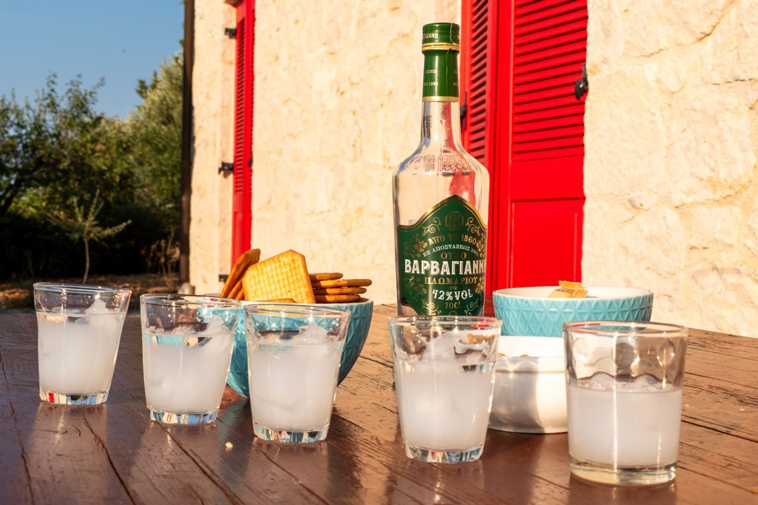 24003371_it_eos vathi_25_fw.jpg