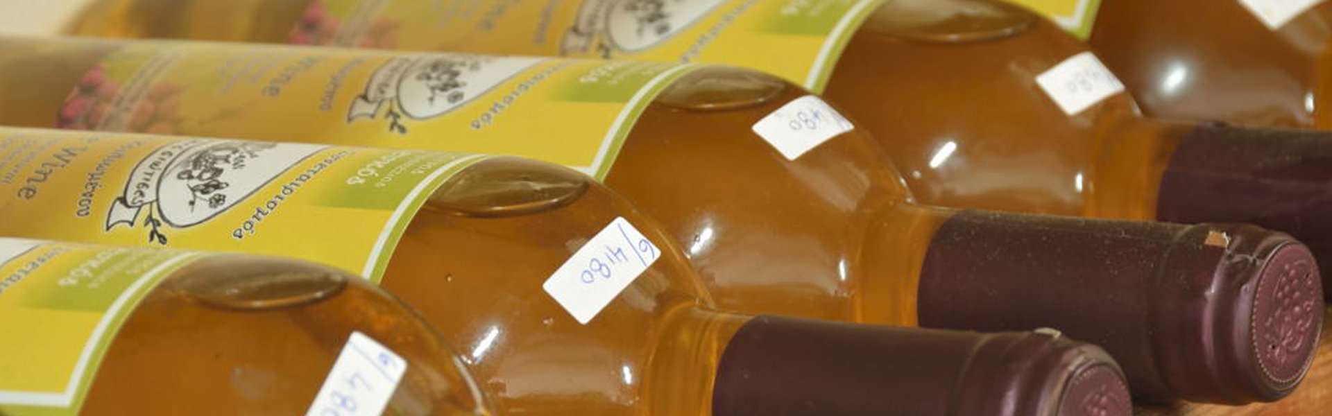 Wijn bij water header