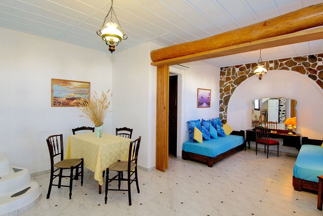 huize mantalena eros in girismata op skyros_4.jpg