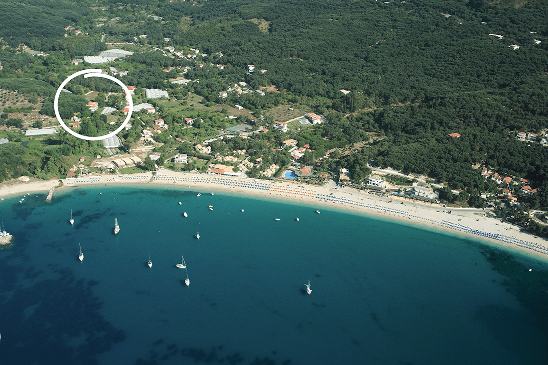 Huize Dimitris ligt nabij het Valtos strand