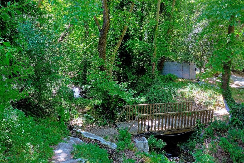 De achtertuin van Agios Konstantinos, de nachtegalenvallei