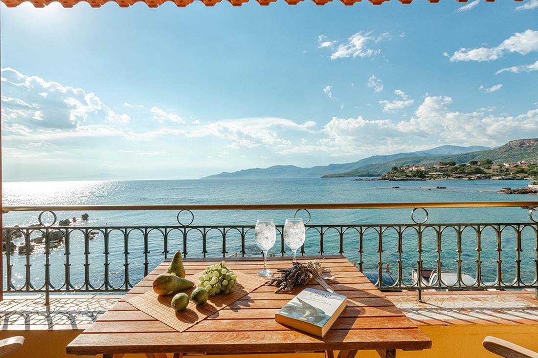 huize halikoura, stoupa in peloponnesos