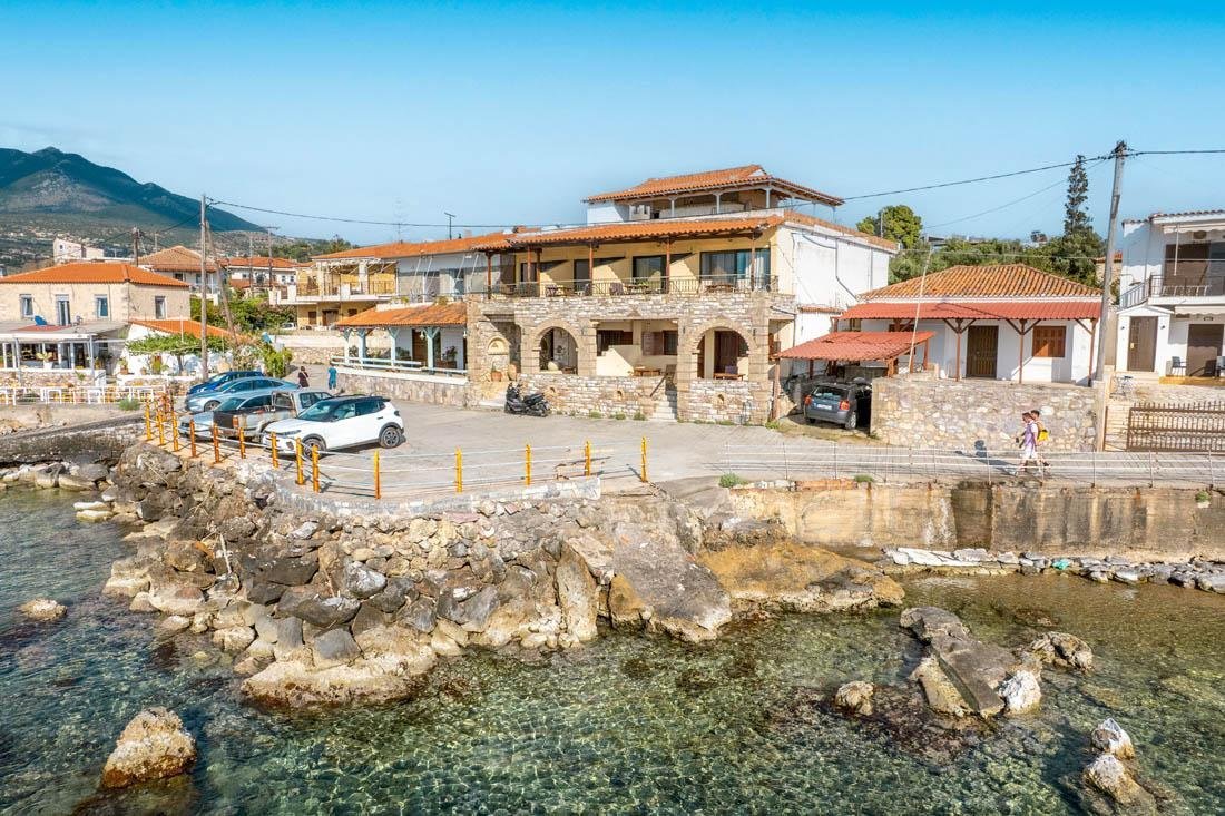 huize halikoura, stoupa in peloponnesos