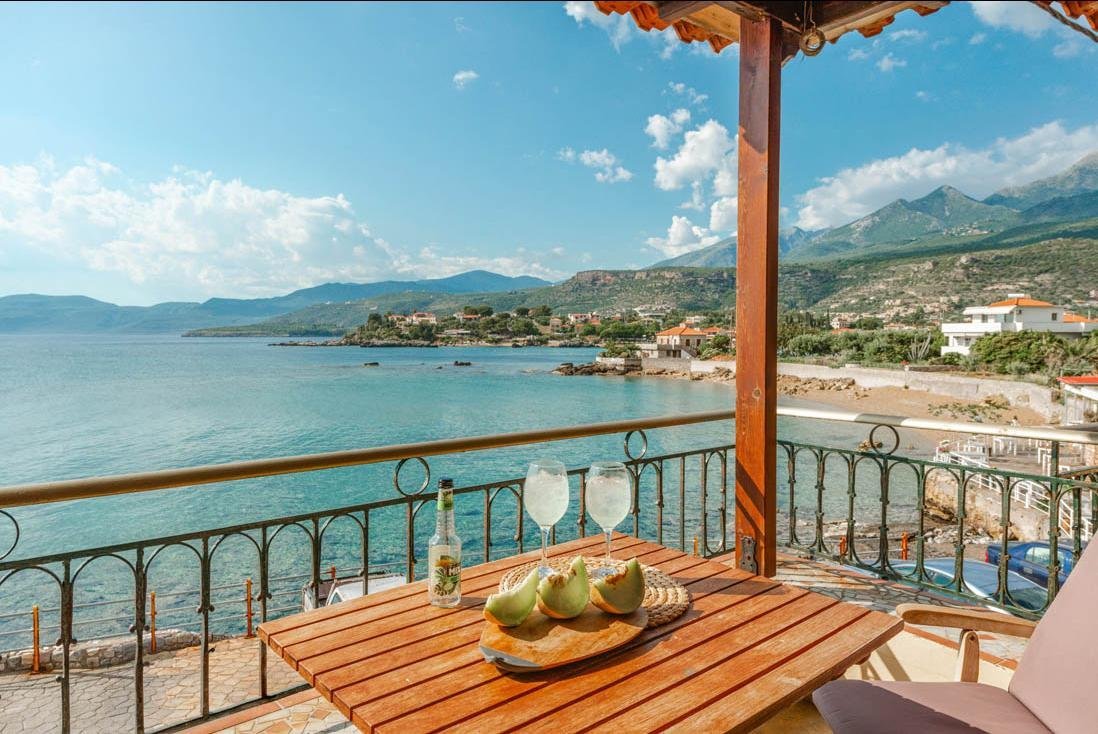 huize halikoura, stoupa in peloponnesos