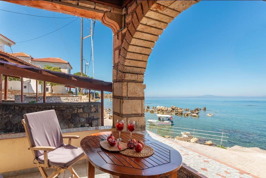 huize halikoura, stoupa in peloponnesos